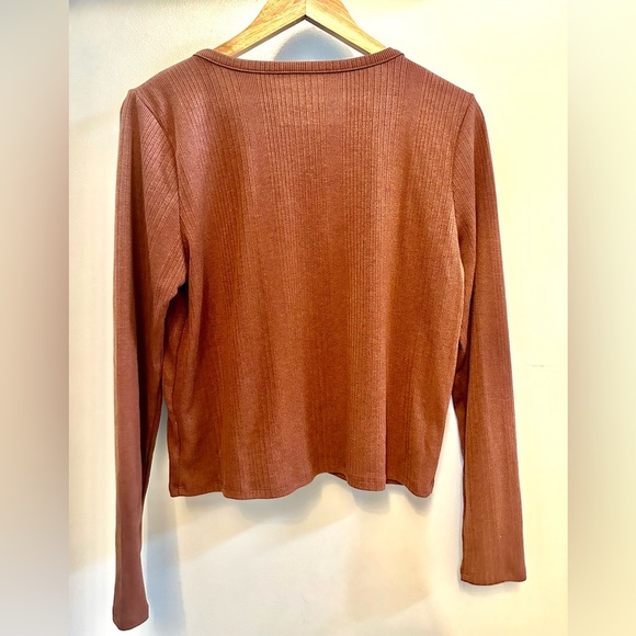 American Eagle Outfitters Brown Long Sleeve Ribbed Snap Button Top Size L - Picture 3 of 6